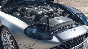 Aston Martin V12 Vanquish